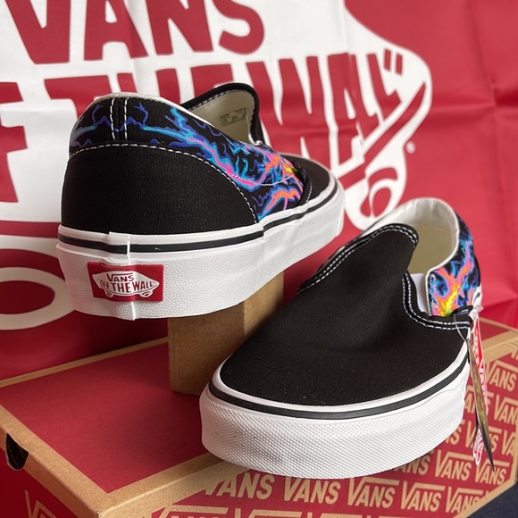 Vans Men’s Classic Slip On Electric Flame Black/True White sneakers - Picture 10 of 16